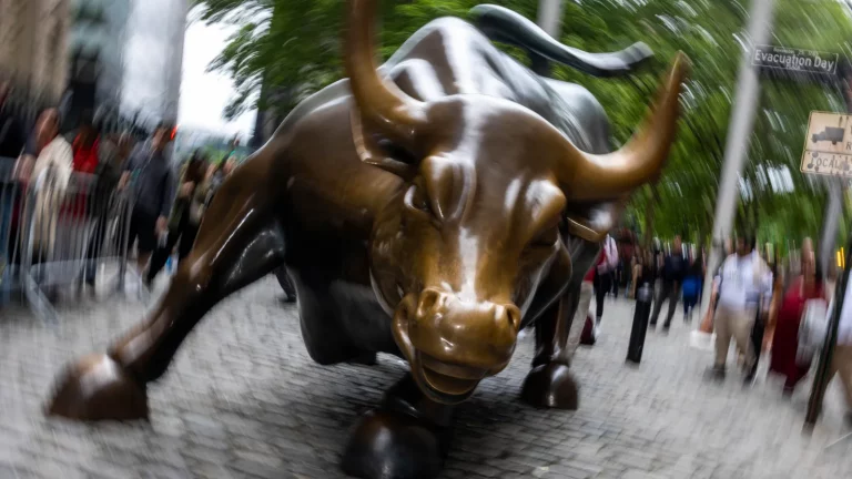 Raging bull symbolising a bull market and the market power of activist investors in this pocket guide, with everything in the background, people, trees, etc., swept into powerful motion behind it.